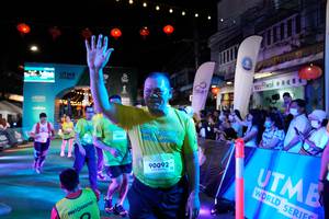 BIB: 000, 90092
                            <button type="button" onclick="openModal(21897311)" class="btn btn-primary btn-sm float-right btn-popup" data-toggle="modal" data-target=".modal-high-quality">
                        <i class="fas fa-shopping-cart"></i> Add to Cart
                    </button>
                                            <button type="button" onclick="isThisMe(21897311, true)" class="btn btn-success btn-sm float-right btn-popup btn-isme hidden" data-toggle="tooltip" data-placement="bottom" title="นี่คือรูปของคุณใช่ไหม คลิกที่นี่เพื่อเอาเข้าอัลบั้ม">
                        <i class="fas fa-plus"></i> Add to album
                    </button>
                    <button type="button" onclick="isThisMe(21897311, false)" class="btn btn-warning btn-sm float-right btn-popup btn-isnotme hidden">
                        <i class="fas fa-ban"></i> Remove from album
                    </button>